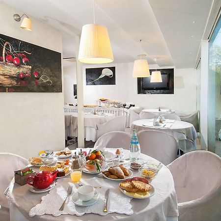Hotel Mediterraneo Pesaro Dış mekan fotoğraf