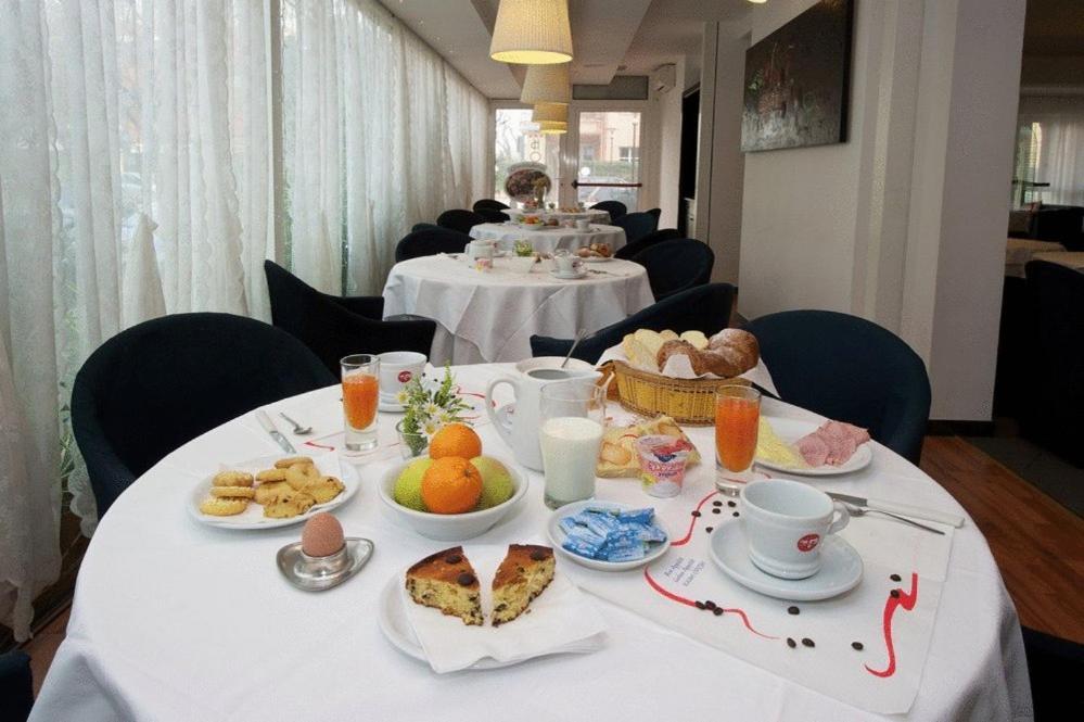 Hotel Mediterraneo Pesaro Dış mekan fotoğraf