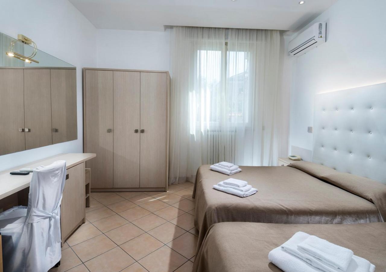 Hotel Mediterraneo Pesaro Dış mekan fotoğraf