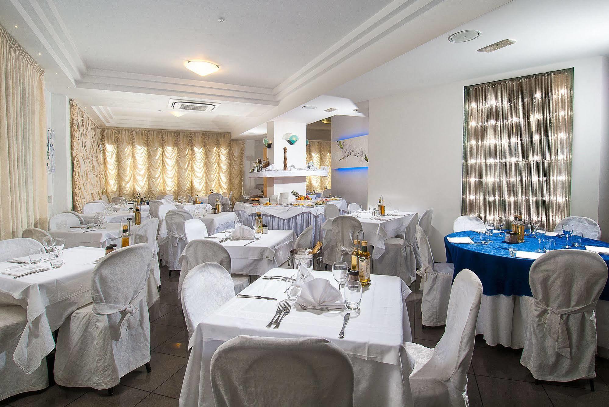 Hotel Mediterraneo Pesaro Dış mekan fotoğraf