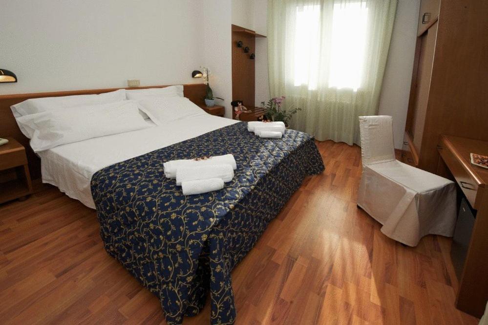 Hotel Mediterraneo Pesaro Oda fotoğraf